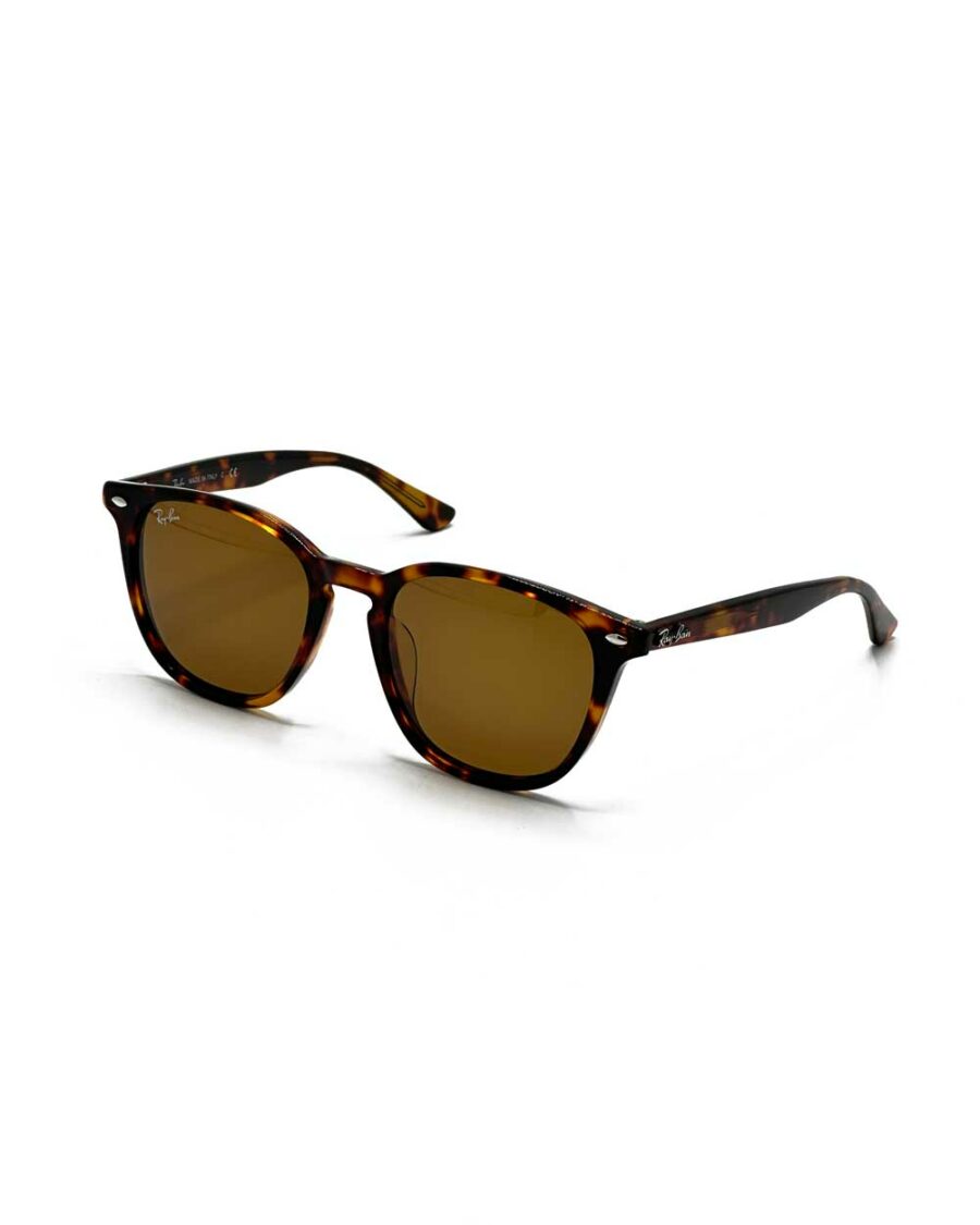 عینک آفتابی برند ریبن مدل 4258 فریم رنگ هاوانا و عدسی قهوه‌ای زاویه 45 درجه سه رخ کامل از جلو
