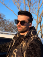آقا همراه با عینک