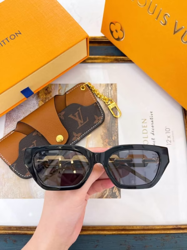 خرید قیمت عینک آفتابی اسپرت لویس ویتون LOUIS VITTON Z1474E عثمانی اپتیک