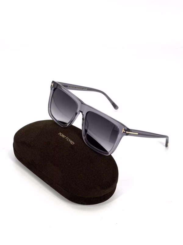 خرید قیمت عینک آفتابی مردانه تامفورد مدل Tom Ford TF0906 Bockley عثمانی اپتیک