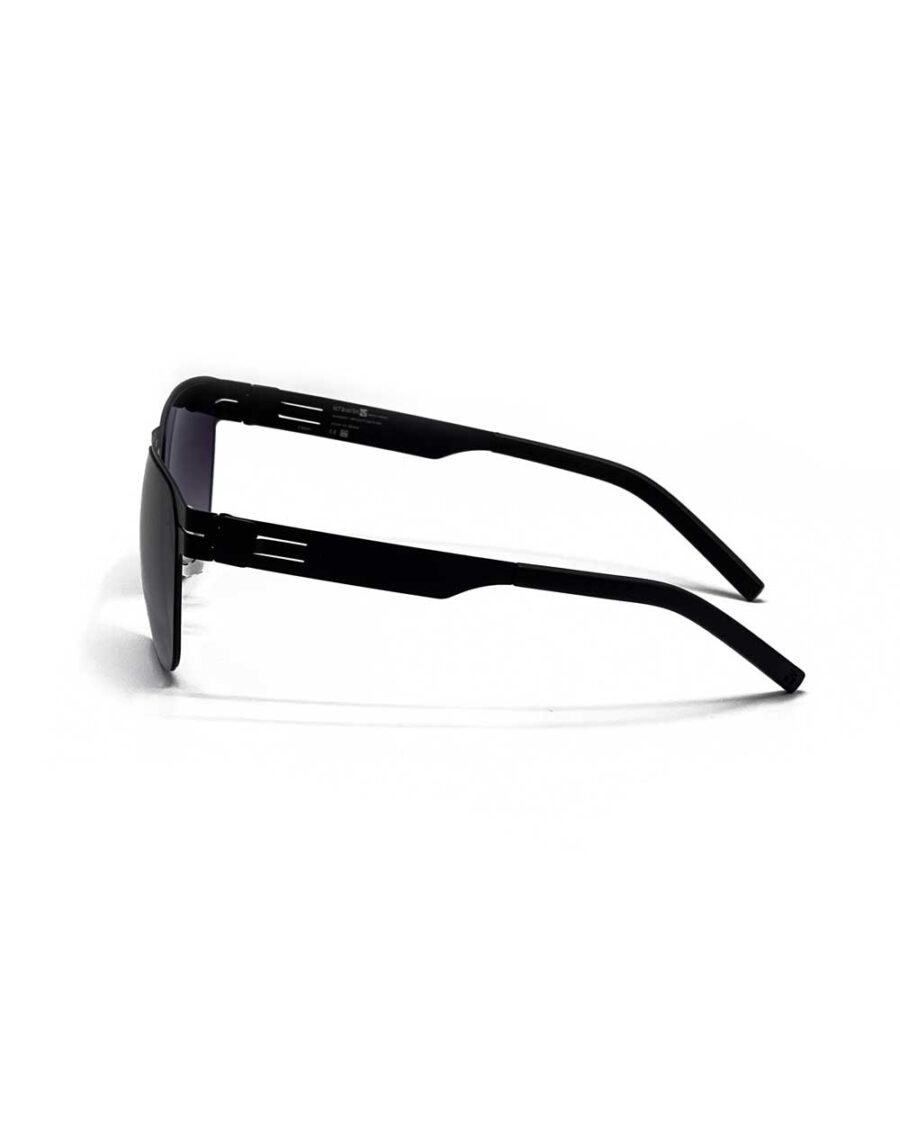 عینک آفتابی برند آیس‌برلین مدل bloc رنگ مشکی زاویه نیم‌رخ از بغل
