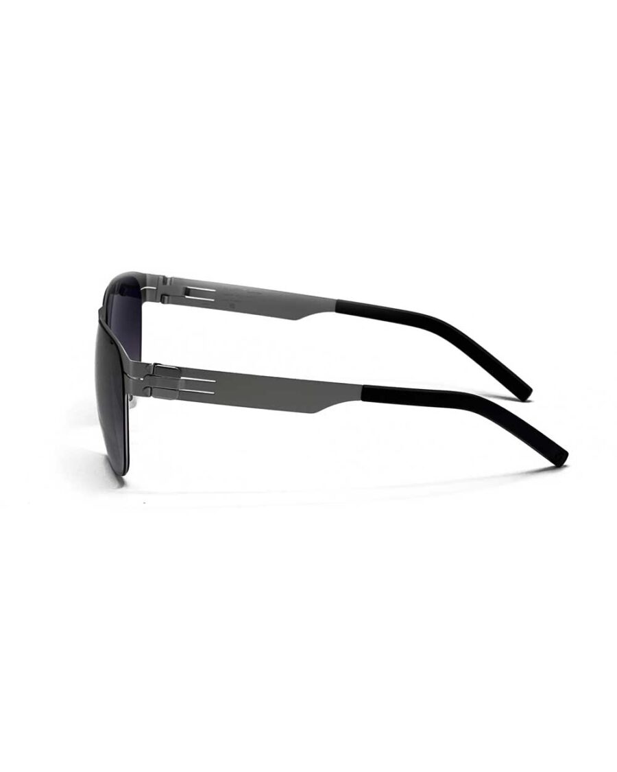 عینک آفتابی برند آیس‌برلین مدل bloc رنگ نقره‌ای زاویه نیم‌رخ از بغل