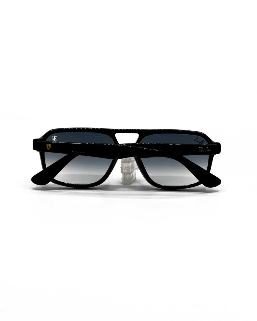 عینک آفتابی برند ریبن مدل فراری 4414 رنگ فریم مشکی و عدسی مشکی زاویه بسته از پشت
