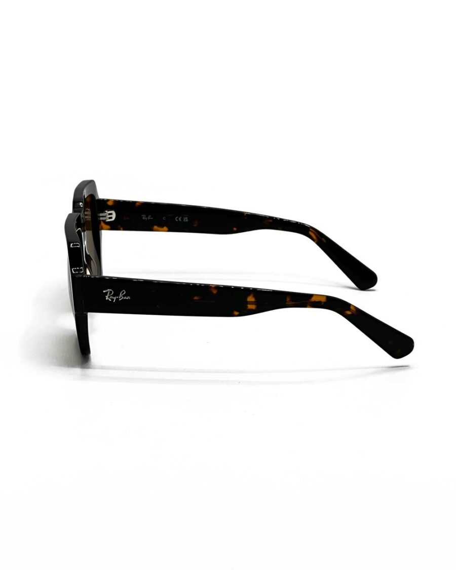 عینک آفتابی برند ریبن مدل 4408 رنگ هاوانا عدسی قهوه‌ای زاویه نیم‌رخ از بغل