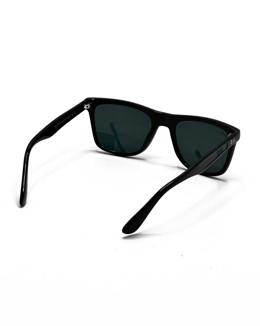 عینک آفتابی برند ریبن مدل 4413 رنگ مشکی زاویه 45 درجه سه رخ کامل از پشت