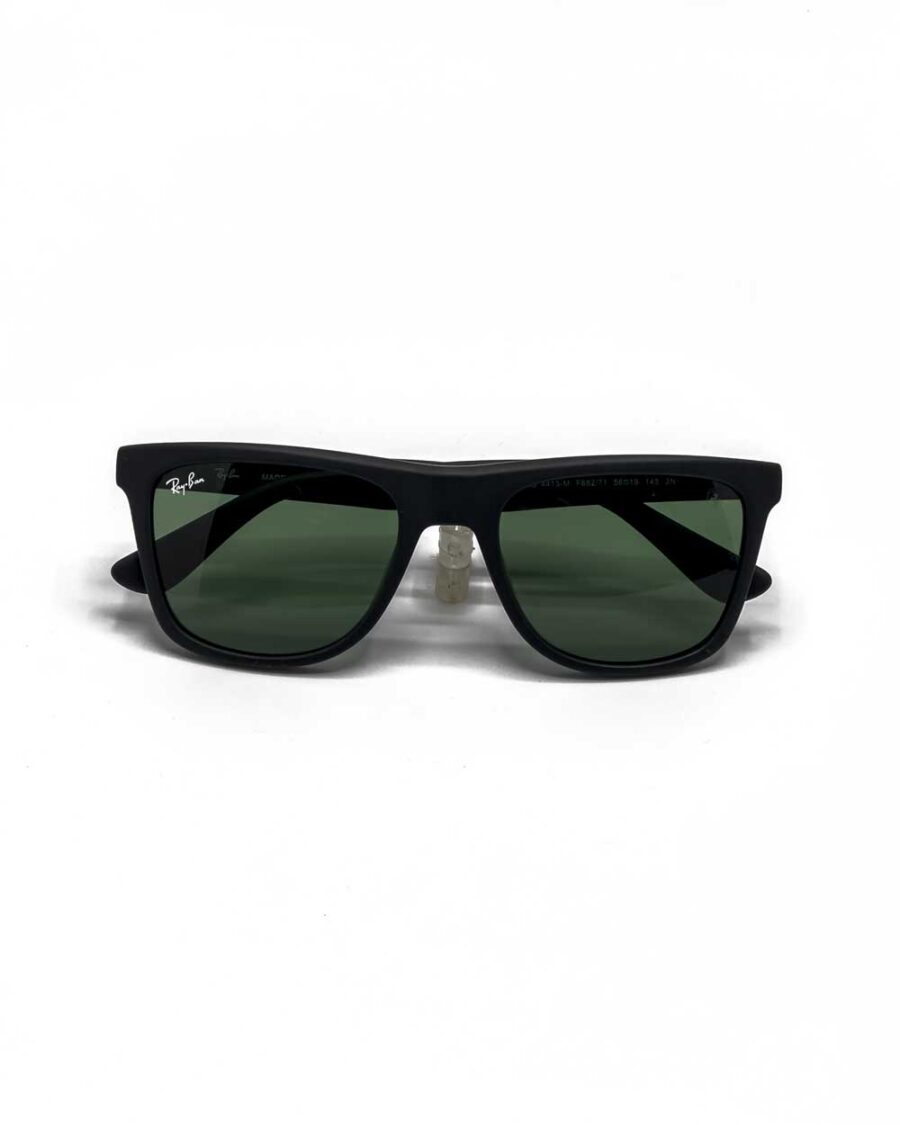 عینک آفتابی برند ریبن مدل فراری 4413 رنگ فریم مشکی و عدسی سبز زاویه بسته از جلو