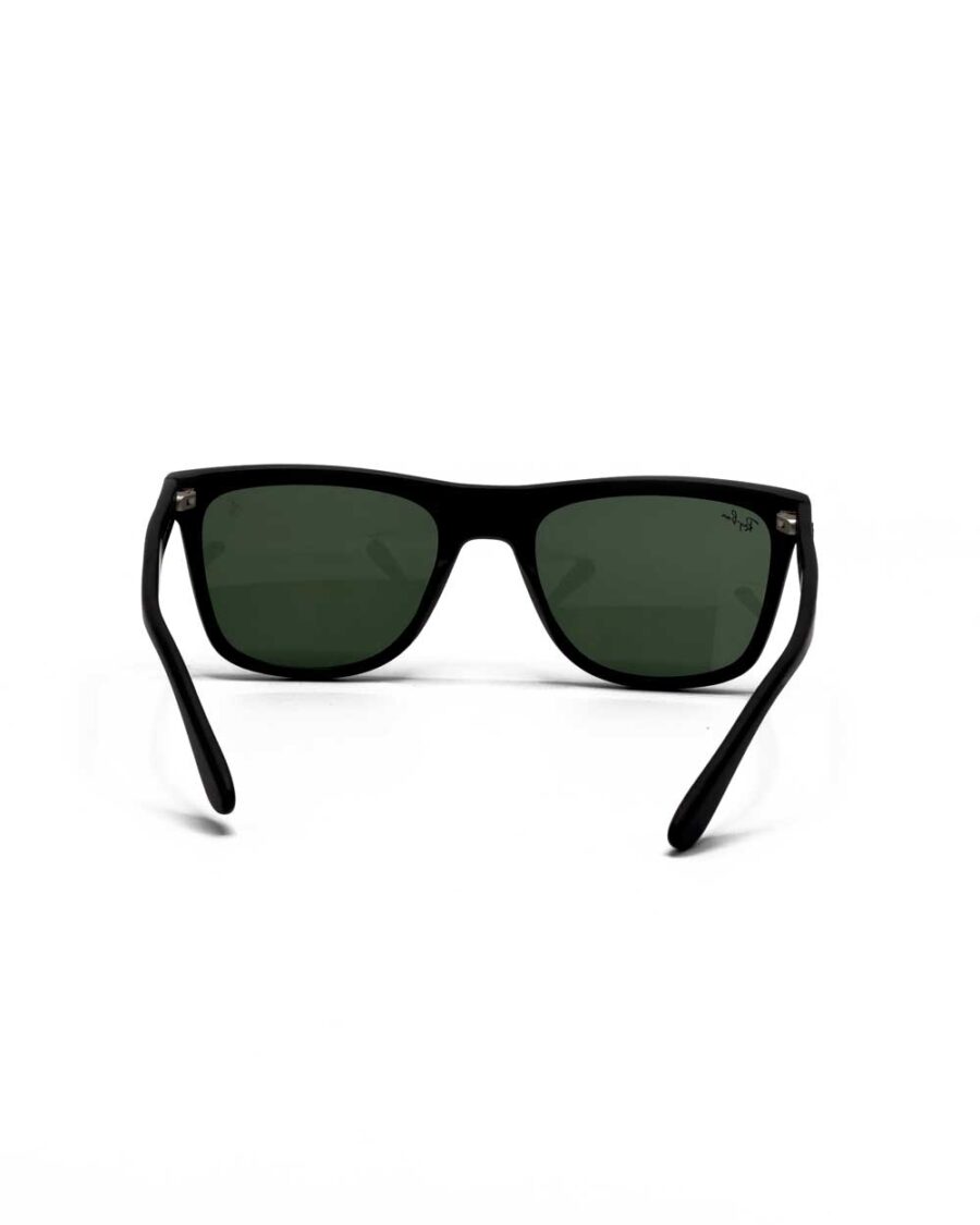 عینک آفتابی برند ریبن مدل فراری 4413 رنگ فریم مشکی و عدسی سبز زاویه باز از عقب