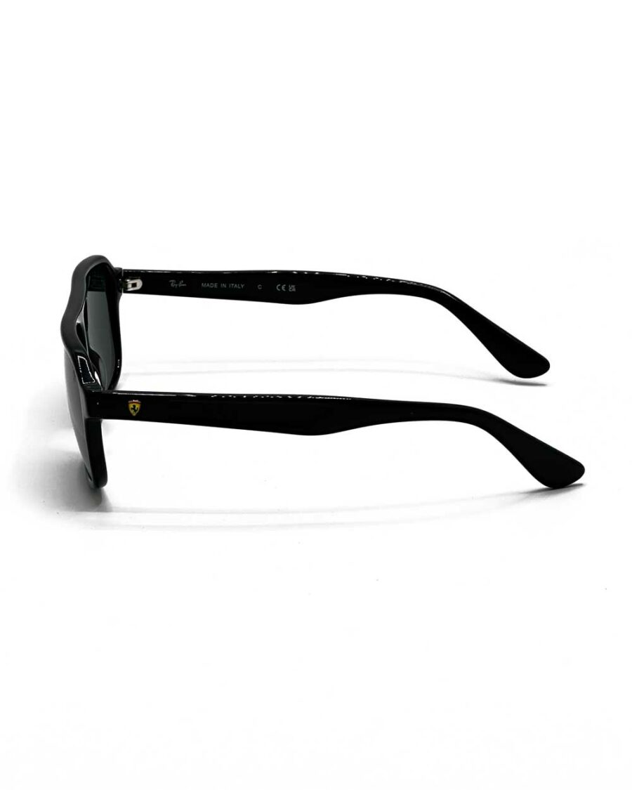 عینک آفتابی برند ریبن مدل فراری 4414 رنگ مشکی زاویه نیم‌رخ از بغل