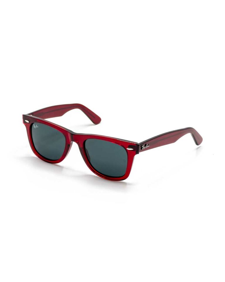 عینک آفتابی برند ریبن مدل 2140 فریم رنگ قرمز و عدسی مشکی زاویه 45 درجه سه رخ کامل از جلو