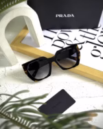 خرید قیمت عینک آفتابی زنانه پرادا مدل PRADA SPR 15W-F عثمانی اپتیک