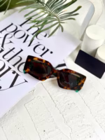 خرید قیمت عینک آفتابی زنانه پرادا مدل PRADA SPR 15Y عثمانی اپتیک