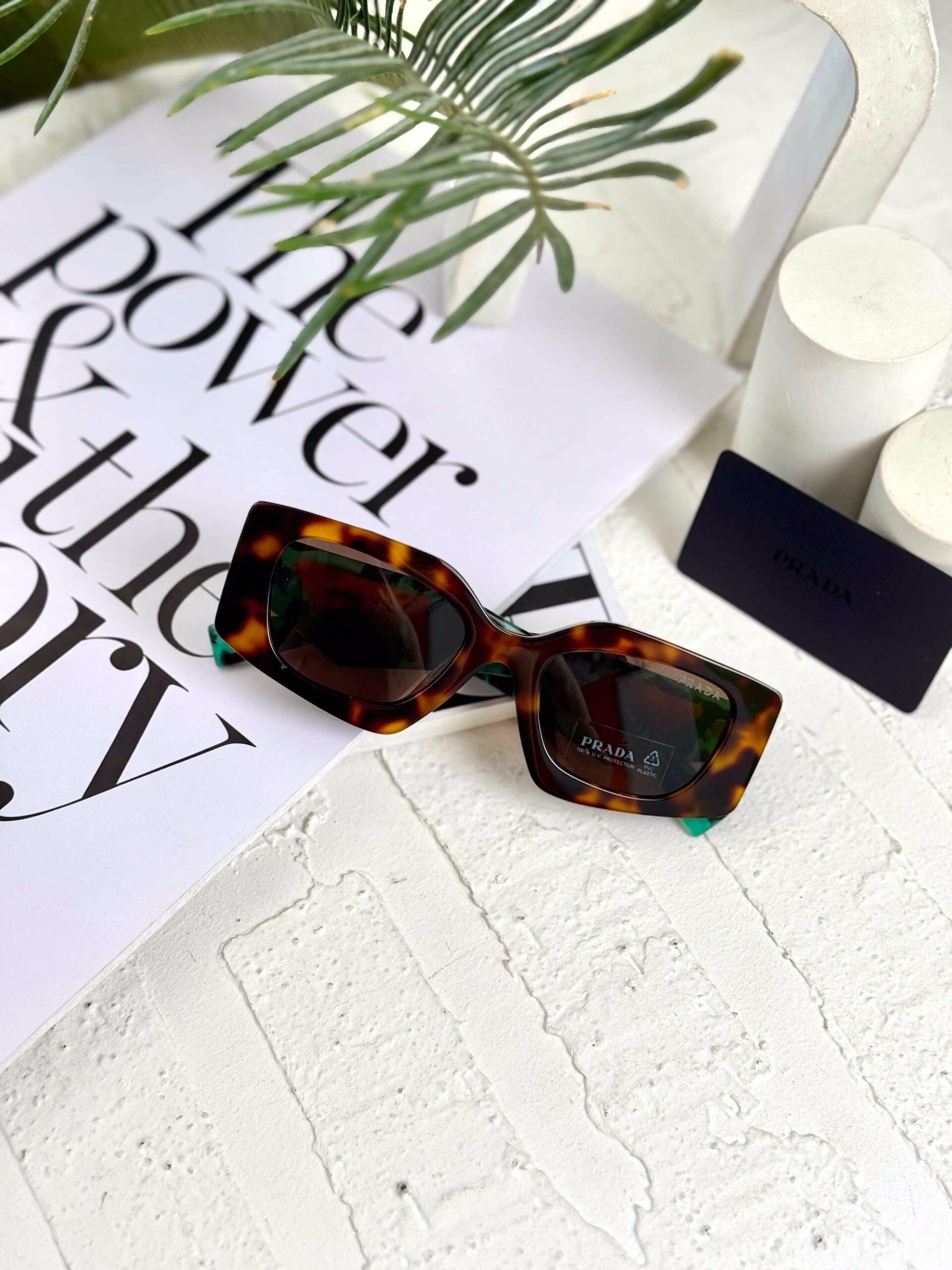 IMG_7923_2_11zon خرید قیمت عینک آفتابی زنانه پرادا مدل PRADA SPR 15Y عثمانی اپتیک
