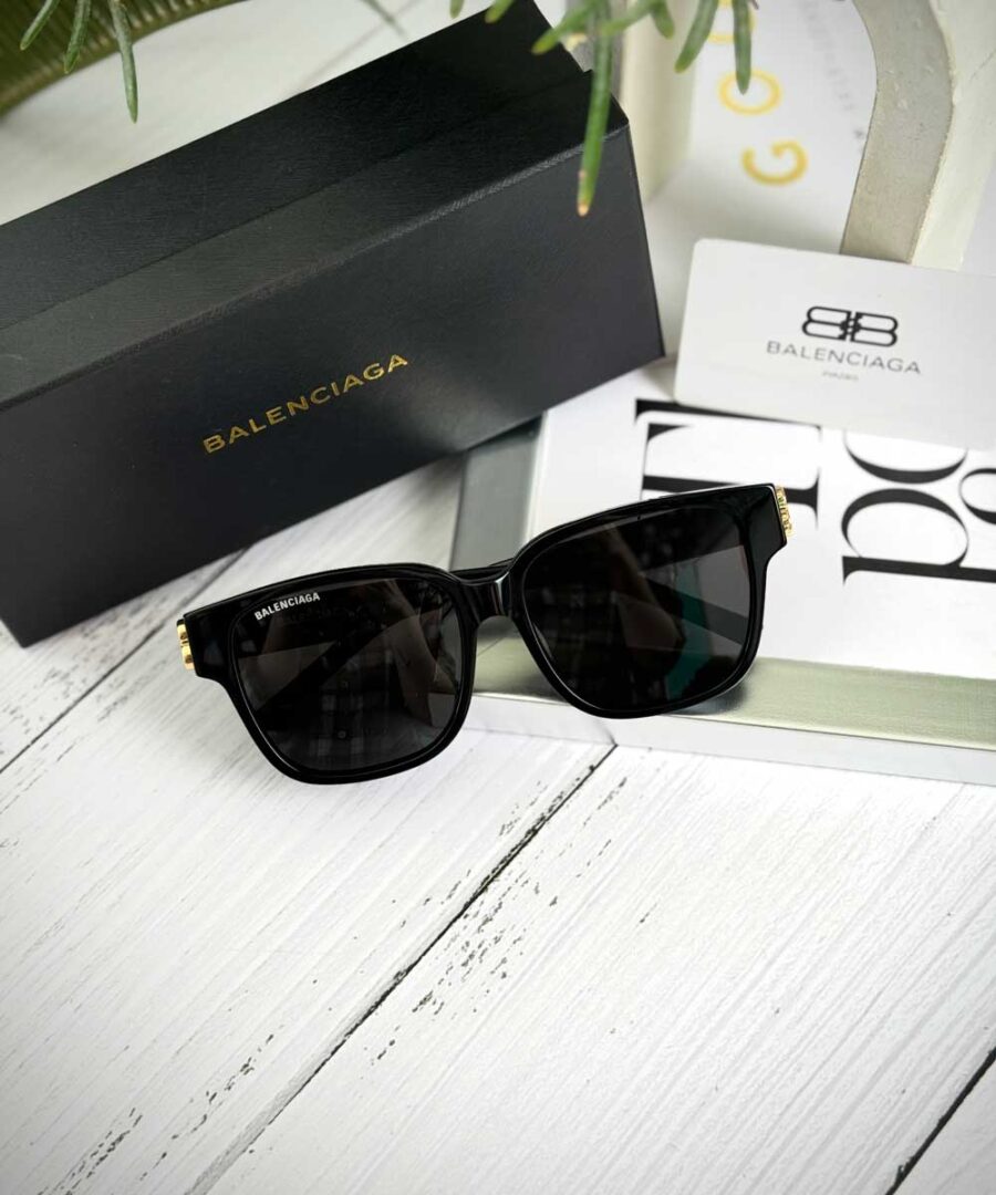 BALENCIAGA BB0104