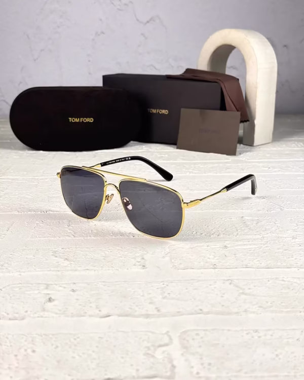 خرید قیمت عینک آفتابی مردانه تامفورد مدل Tom Ford LEN FT0815 عثمانی اپتیک
