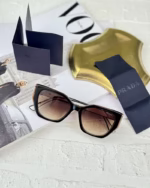 خرید قیمت عینک آفتابی زنانه پرادا مدل PRADA PR04VS عثمانی اپتیک