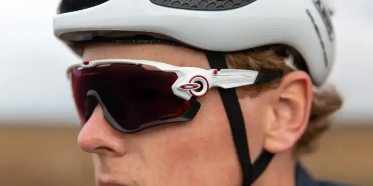 10 عدد از بهترین عینک های ورزشی دنیا 6 Oakley Jawbreaker