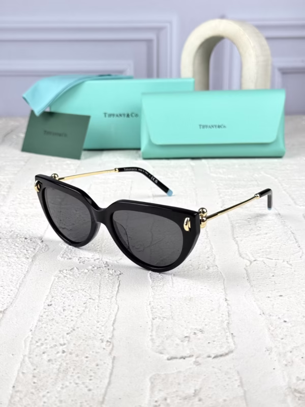 خرید قیمت عینک آفتابی زنانه تیفانی مدل TIFFANY TF4195-F عثمانی اپتیک
