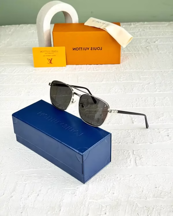 خرید قیمت عینک آفتابی مردانه لویس ویتون مدل LOUIS VUITTON Z1942U عثمانی اپتیک