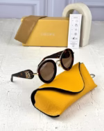 عینک آفتابی زنانه لوئوه مدل LOEWE LW40130U - Image 3