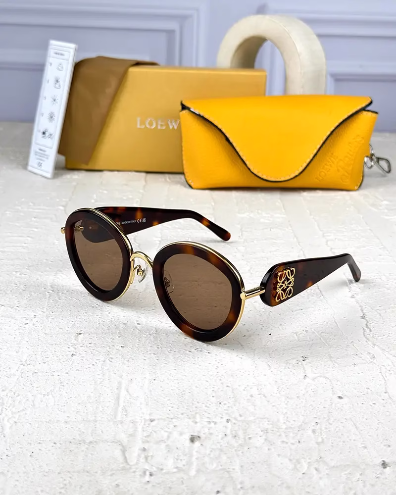 LW40130U (6) عینک آفتابی زنانه لوئوه مدل LOEWE LW40130U - Image 1