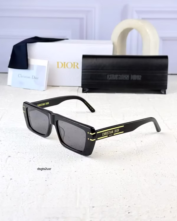 خرید قیمت عینک آفتابی زنانه دیور مدل DIOR DSGTS2UXR عثمانی اپتیک